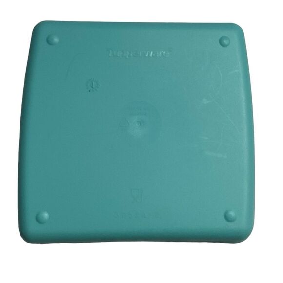Tupperware Aqua Blue Brownie Wise Logo Sandwich Keeper - Picture 6 of 11